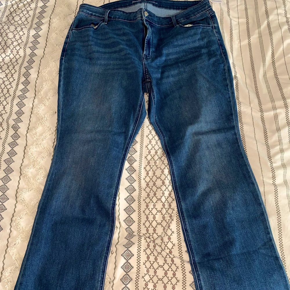 Old Navy Mid-rise Kicker Bootcut Jeans, size 18